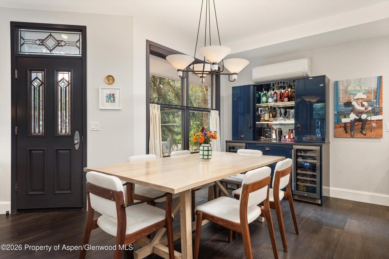 105 E Bleeker St - Photo 7 of 24