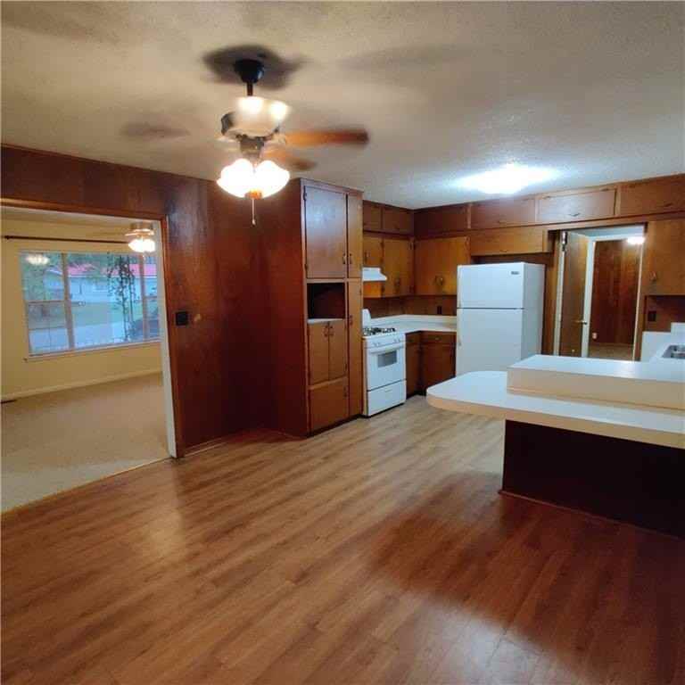 1351 N Stephens Ave - Photo 4 of 17