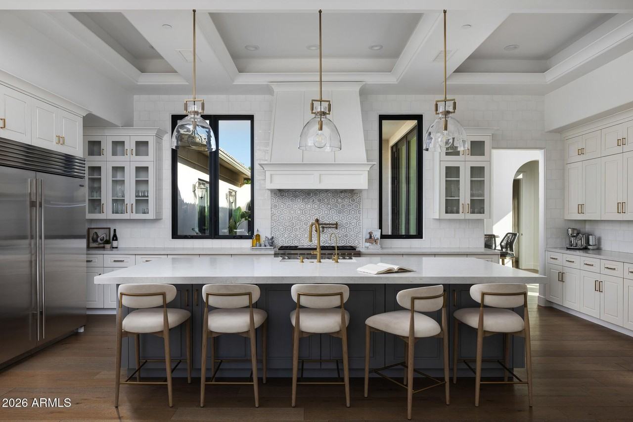 7730 N Mockingbird Ln