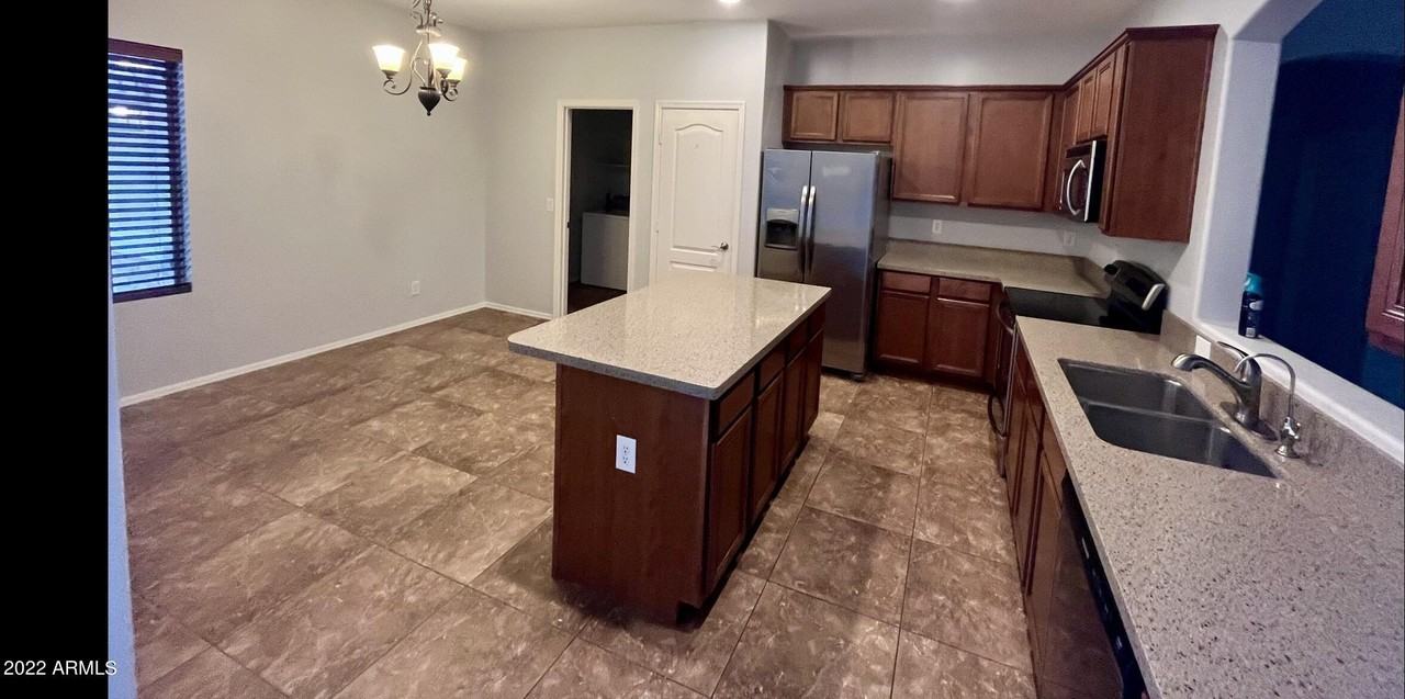 2895 E Melrose St - Photo 5 of 21