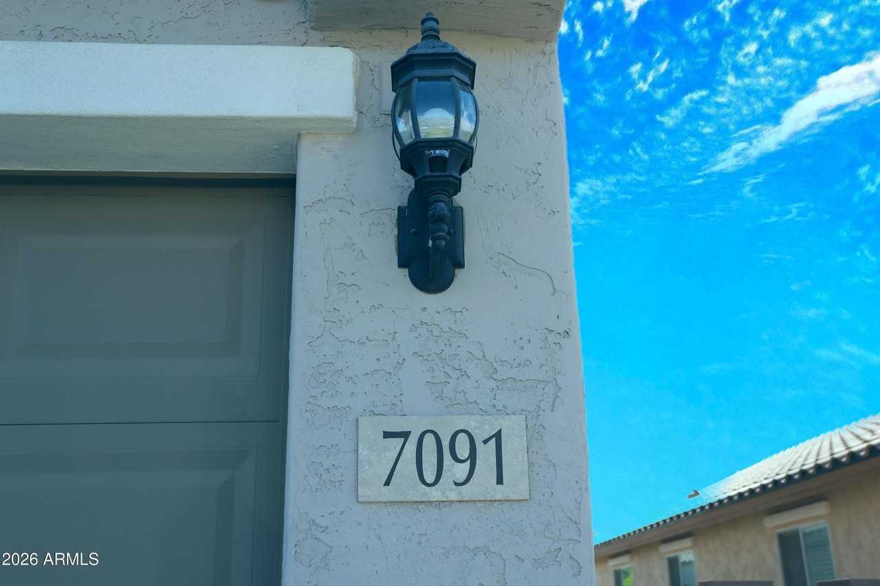 7091 W Jasmine Trl - Photo 4 of 40