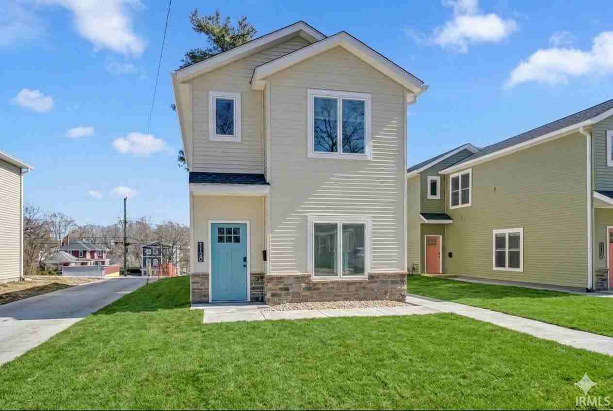 1112 N Woodburn Ave - Photo 2 of 26