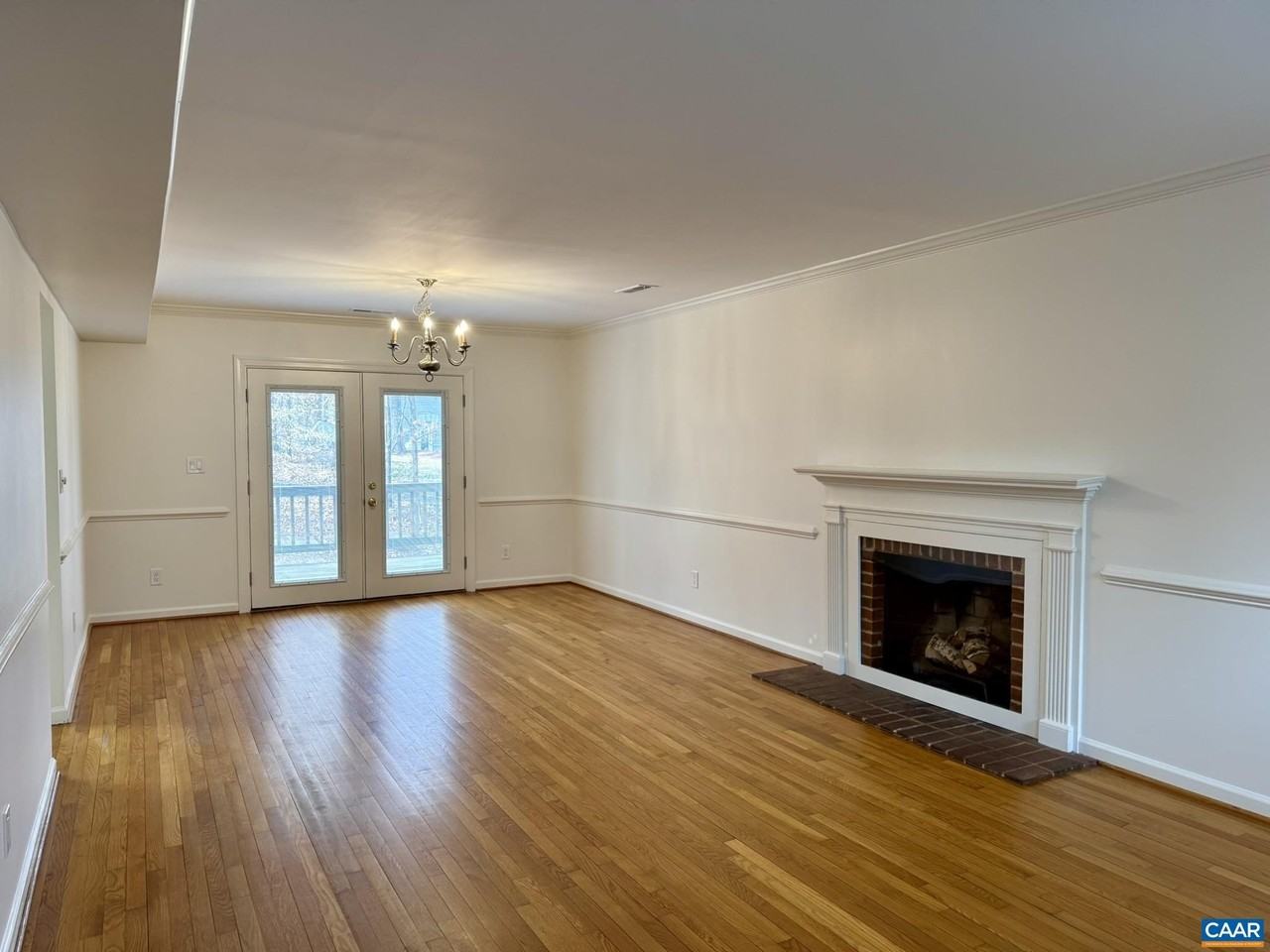 3176 Crossfield Ln - Photo 4 of 34