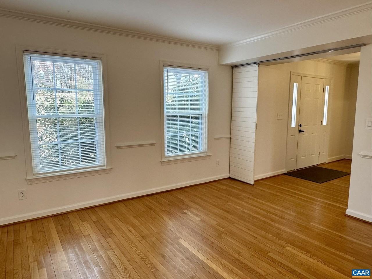 3176 Crossfield Ln - Photo 5 of 34