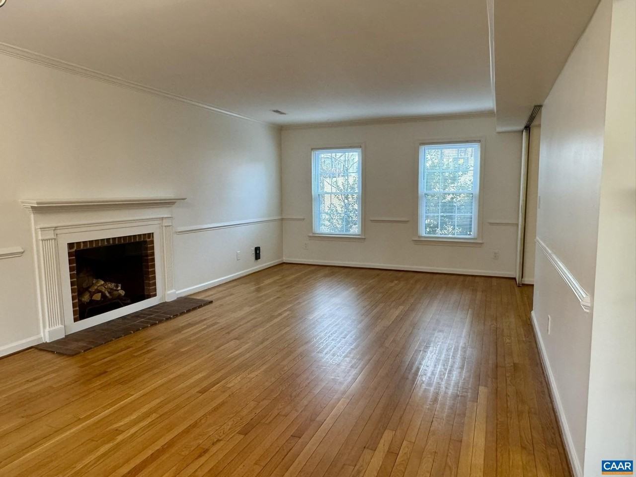 3176 Crossfield Ln - Photo 6 of 34