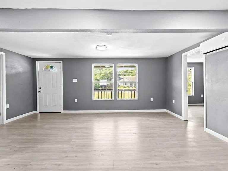 943 S Whitney St - Photo 4 of 21