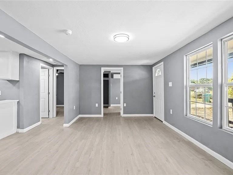 943 S Whitney St - Photo 5 of 21