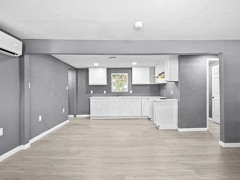 943 S Whitney St - Photo 6 of 21