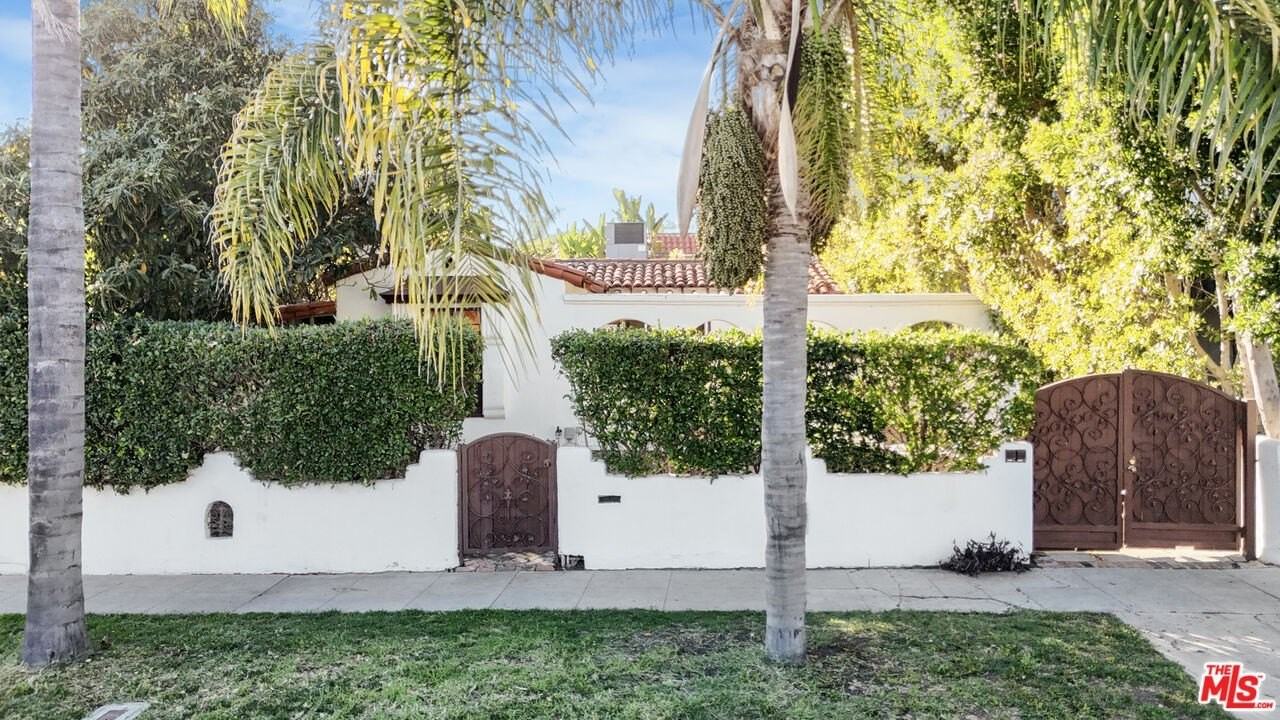 449 N Sweetzer Ave - Photo 2 of 35