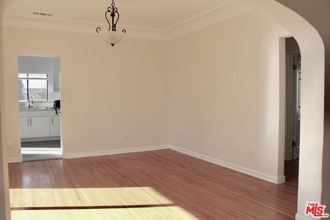 1239 S Hudson Ave - Photo 5 of 15