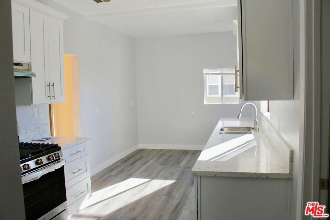 1239 S Hudson Ave - Photo 6 of 15