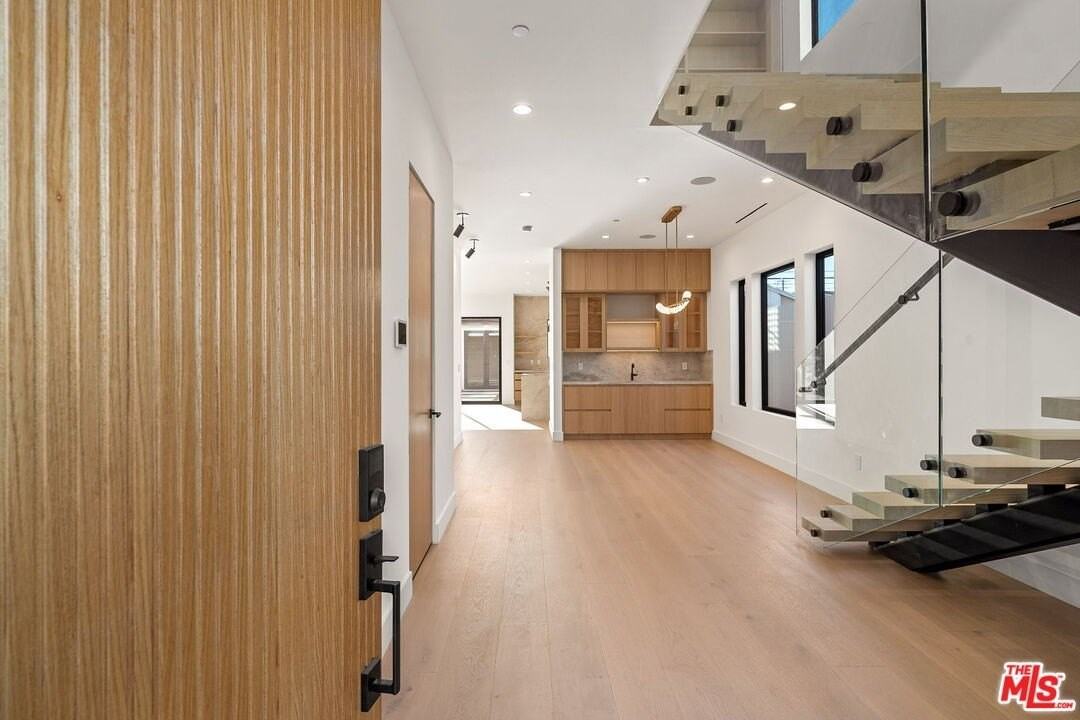 3517 Redwood Ave - Photo 6 of 44