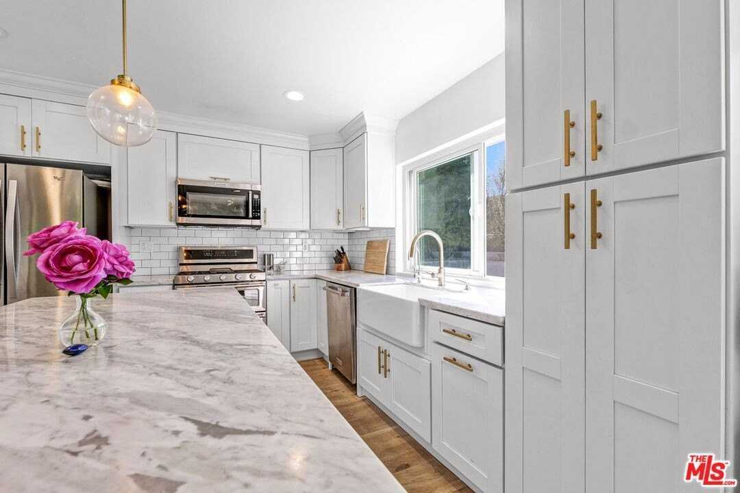 5101 Keli Ct - Photo 6 of 32