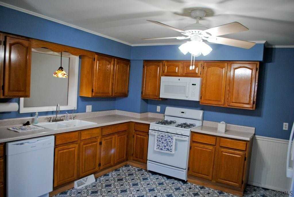 1231 Centennial Dr - Photo 5 of 19