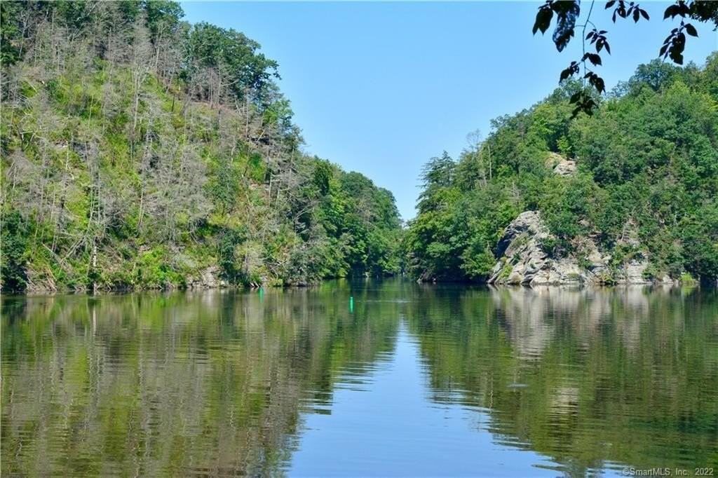 67 Lake Lillinonah Rd N - Photo 3 of 36