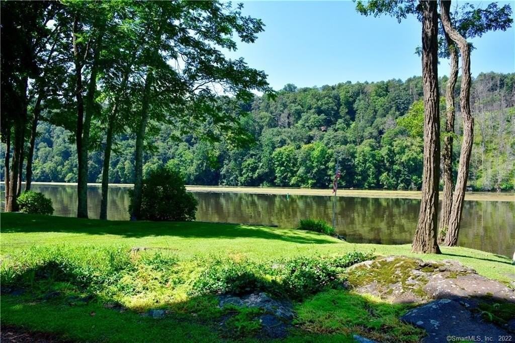 67 Lake Lillinonah Rd N - Photo 5 of 36