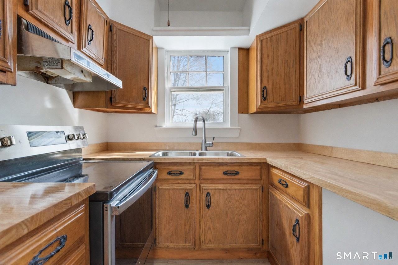 32 Bartlett Ave - Photo 2 of 12