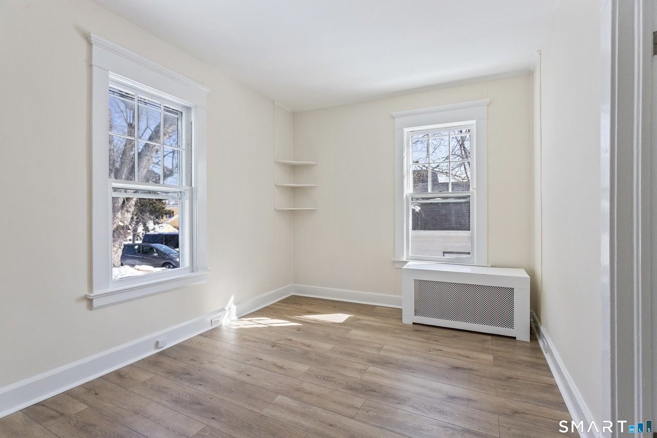 32 Bartlett Ave - Photo 4 of 12