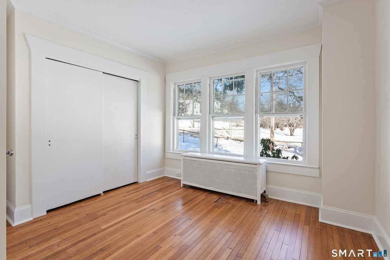 32 Bartlett Ave - Photo 7 of 12