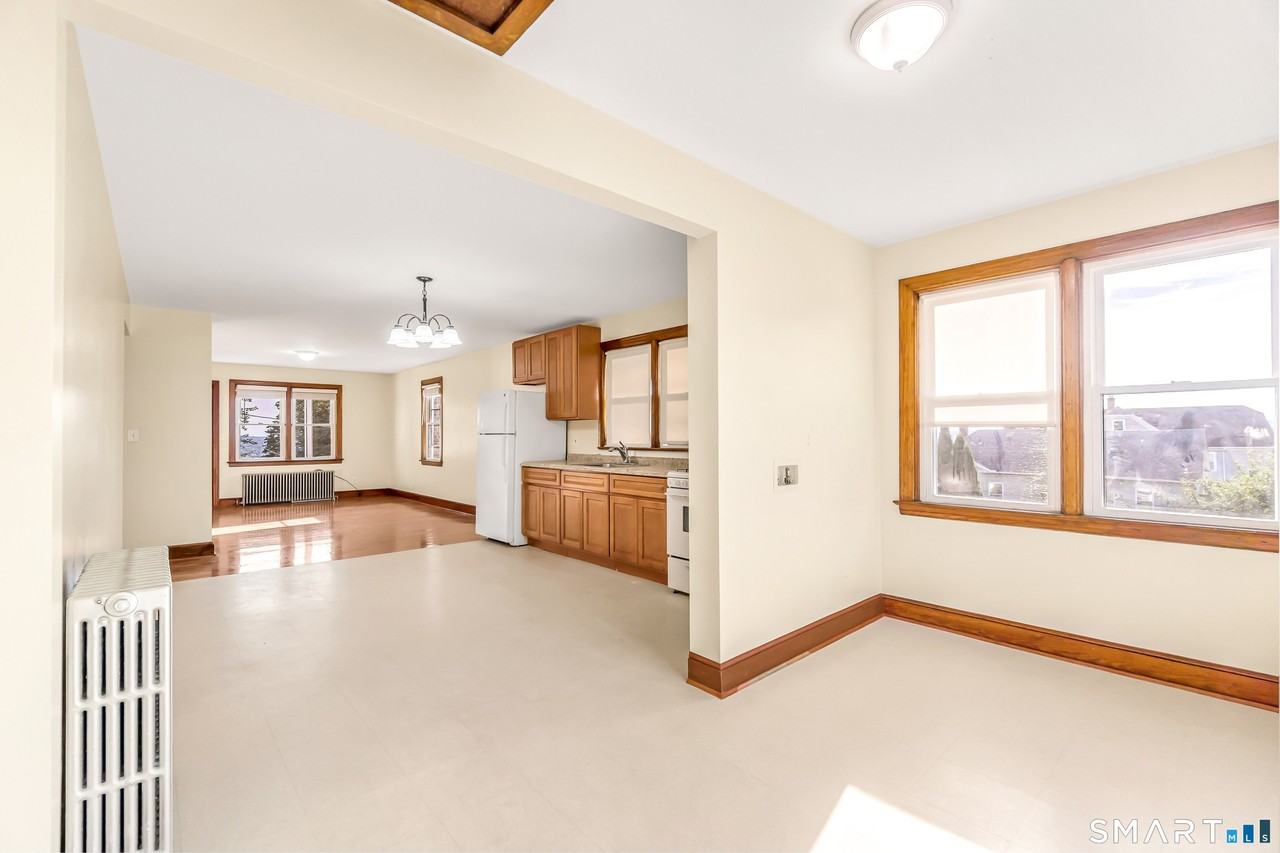 24 Pilgrim Ave - Photo 2 of 18