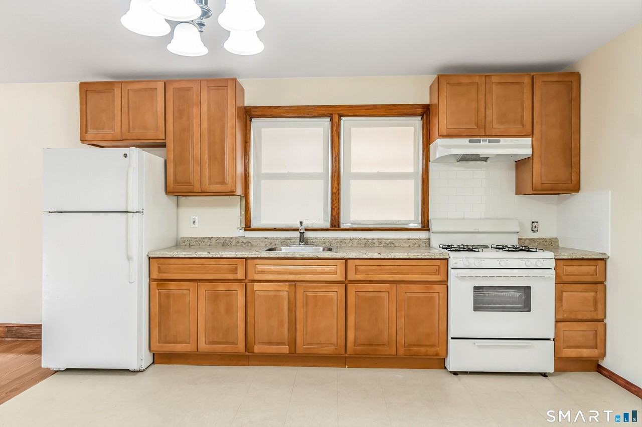 24 Pilgrim Ave - Photo 3 of 18