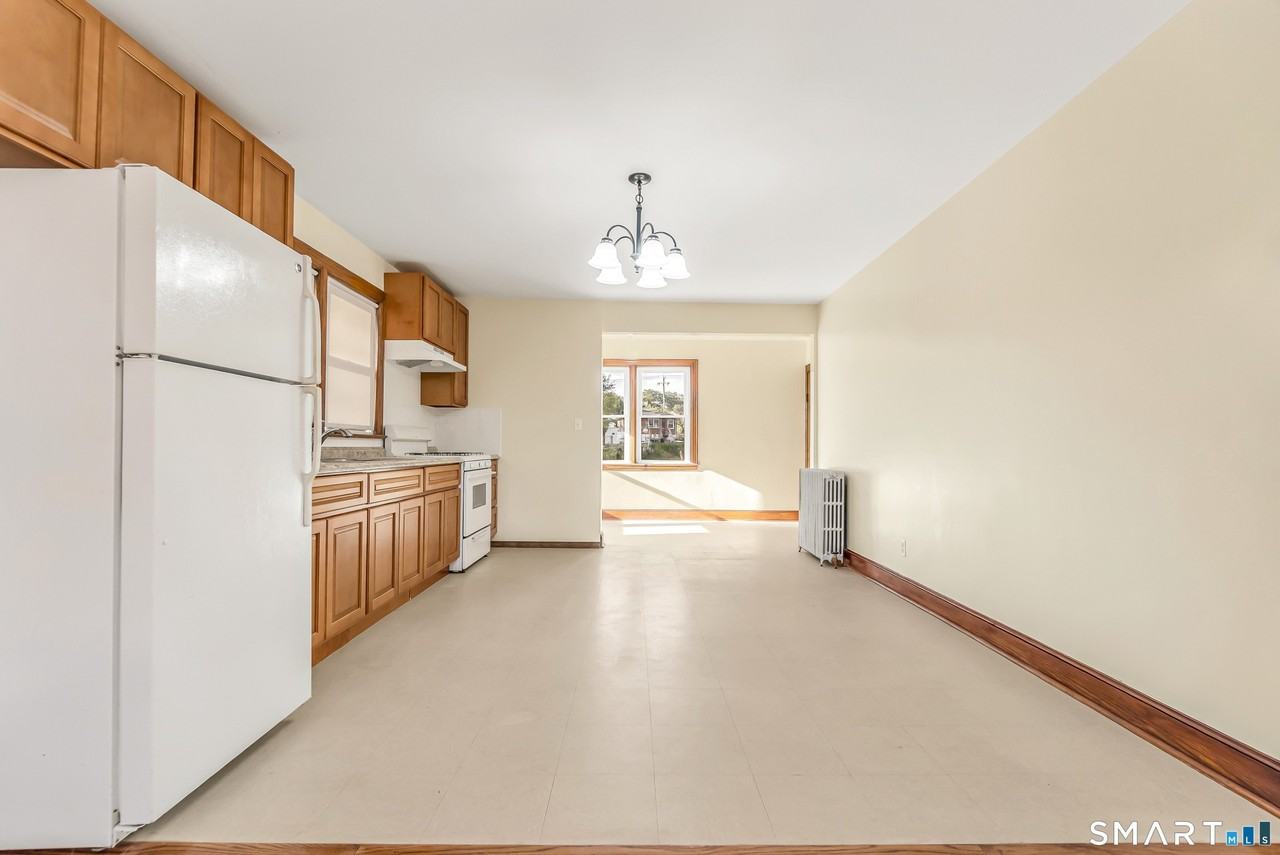 24 Pilgrim Ave - Photo 4 of 18