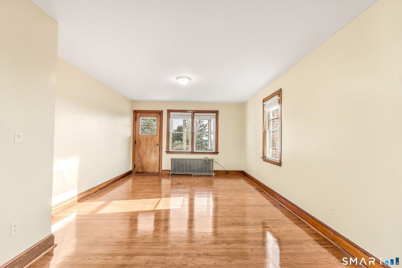 24 Pilgrim Ave - Photo 5 of 18