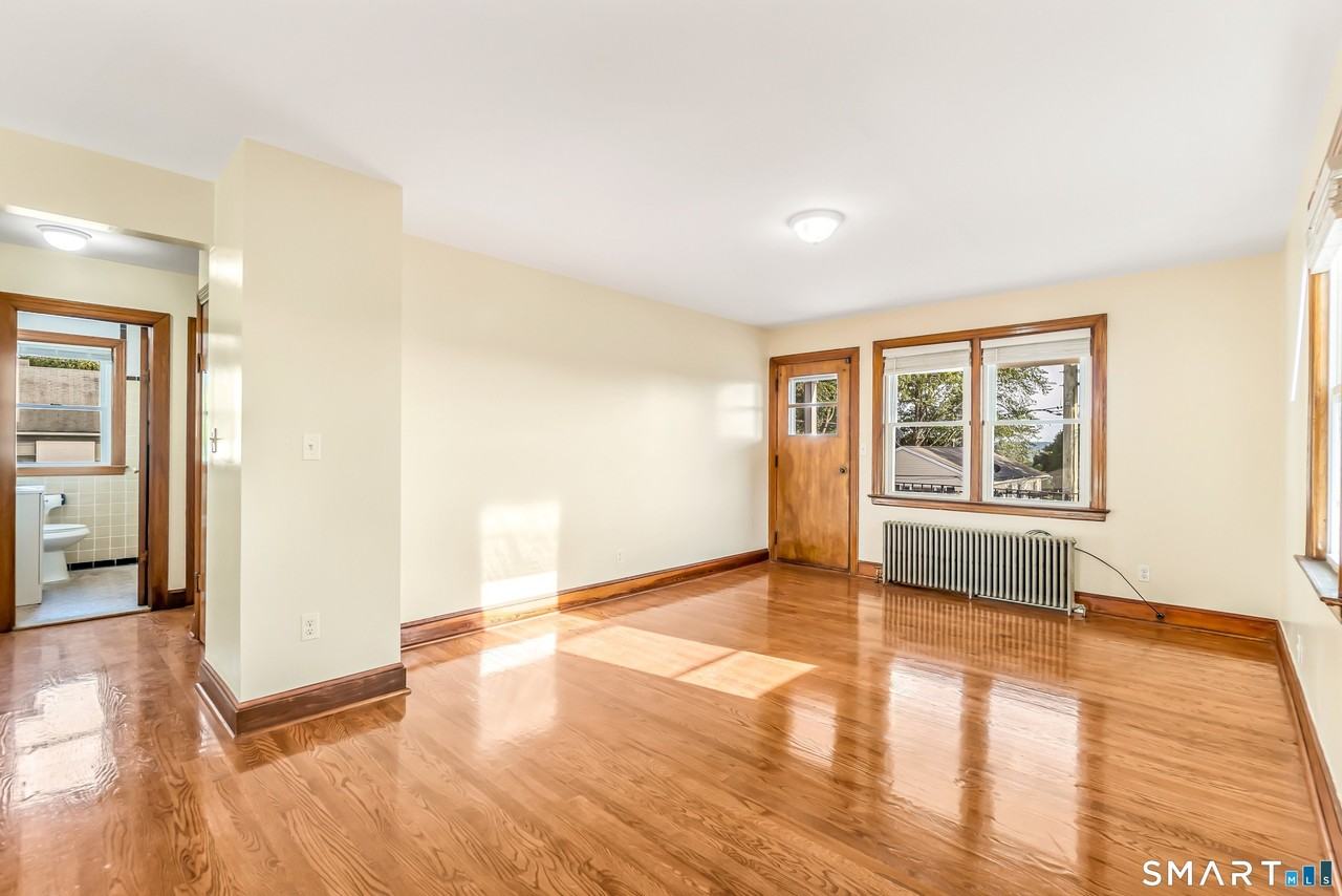 24 Pilgrim Ave - Photo 6 of 18