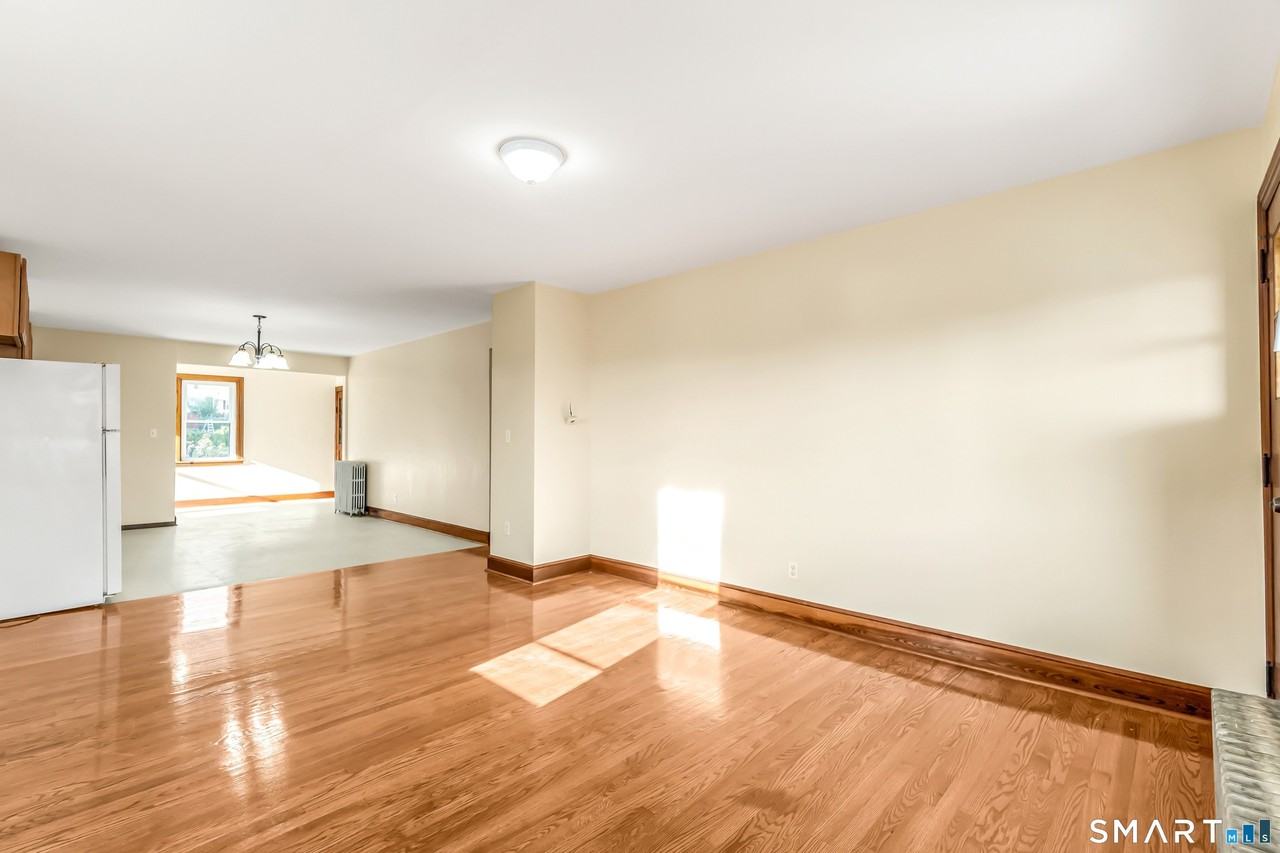 24 Pilgrim Ave - Photo 7 of 18