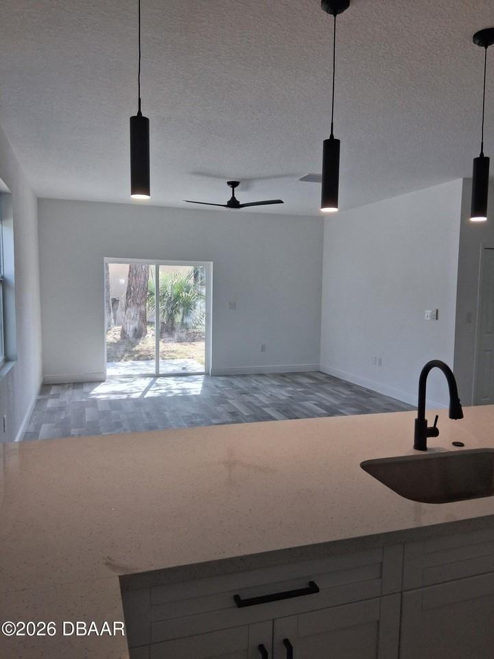 1621 Illinois St - Photo 7 of 21