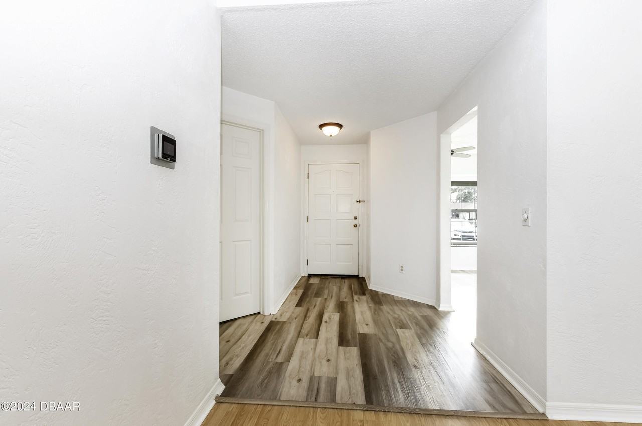 145 Riverwalk Ct - Photo 7 of 38