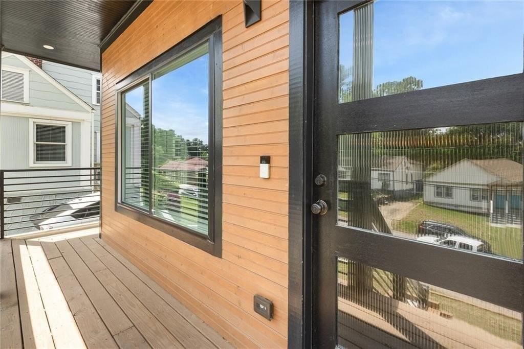 255 Mathewson Pl Sw - Photo 3 of 32