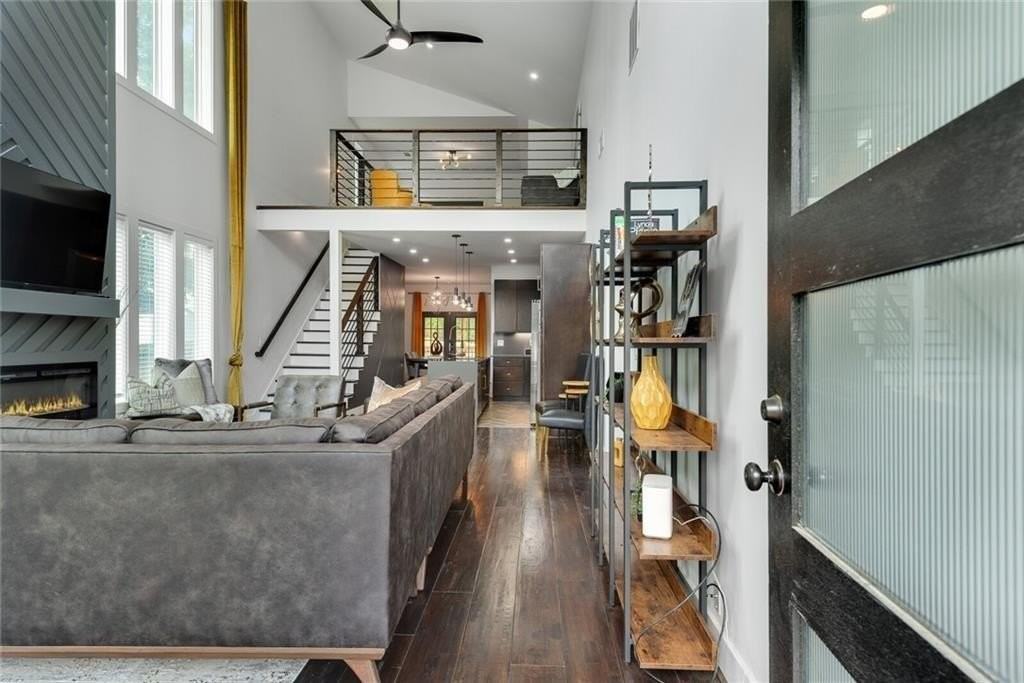 255 Mathewson Pl Sw - Photo 4 of 32