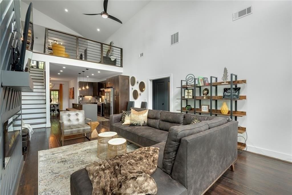 255 Mathewson Pl Sw - Photo 6 of 32