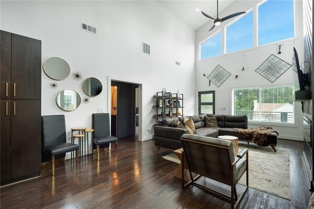 255 Mathewson Pl Sw - Photo 7 of 32