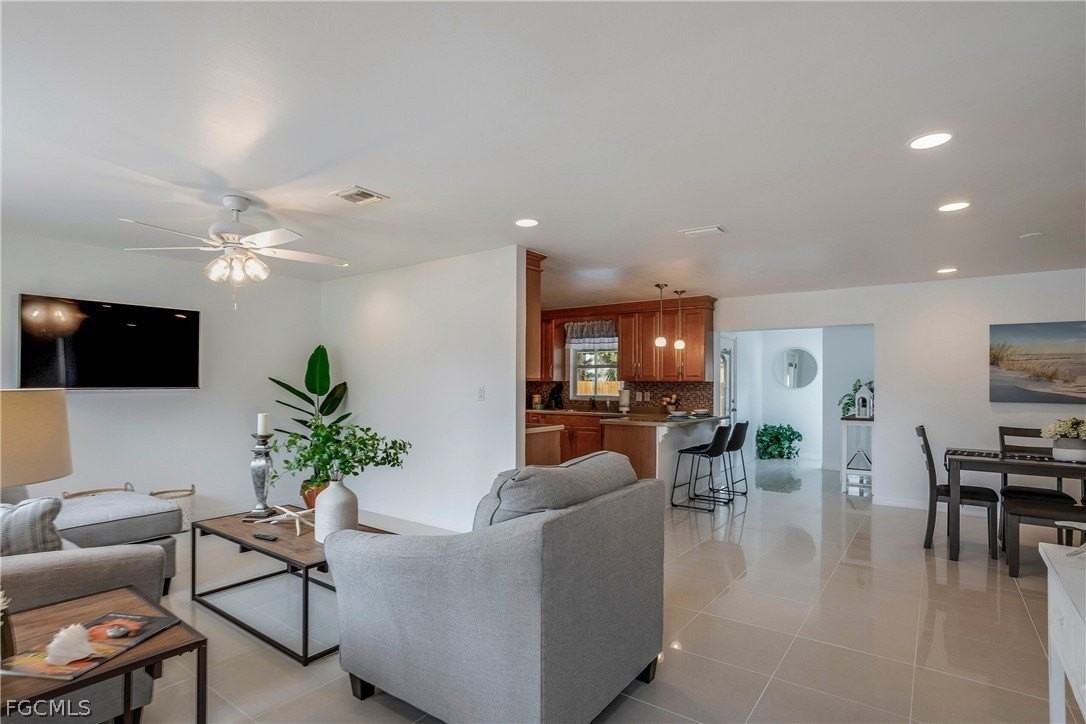 2255 Gorham Ave - Photo 4 of 32