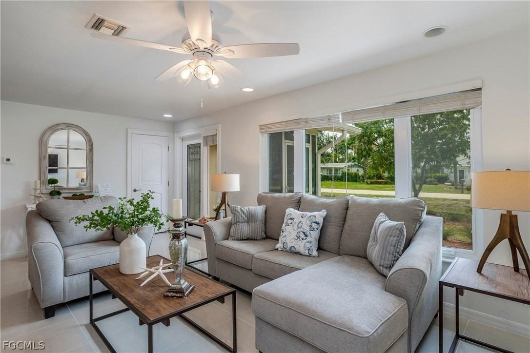 2255 Gorham Ave - Photo 5 of 32