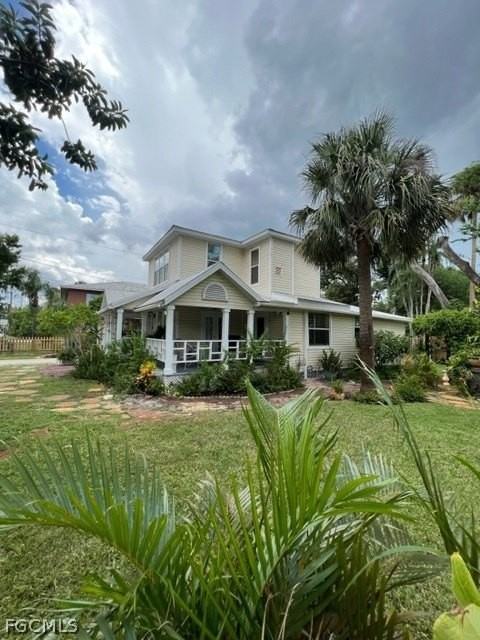 2579 2nd St - Photo 2 of 30