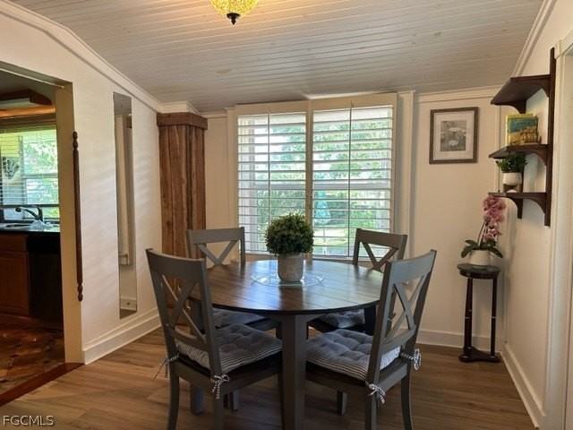 2579 2nd St - Photo 7 of 30