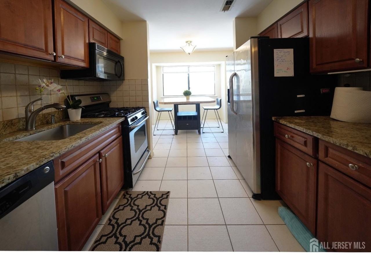 1111 Edison Glen Ter - Photo 3 of 11