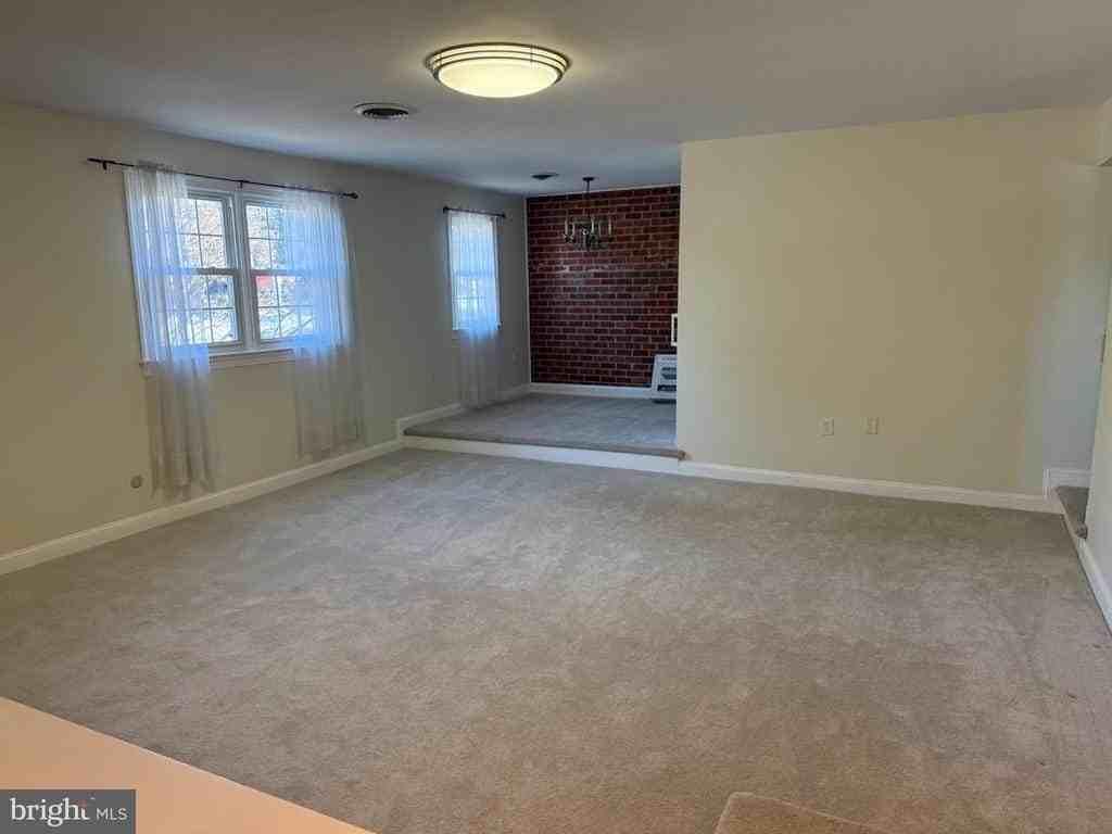 114 Yardley Cmns - Photo 4 of 13