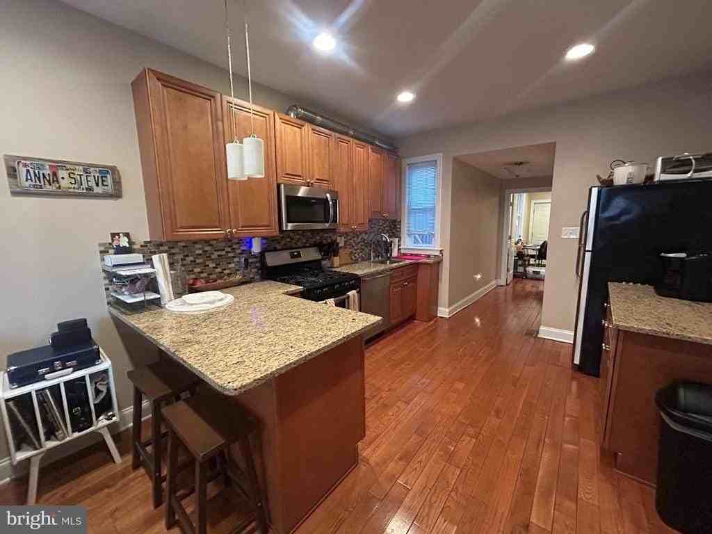 530 N 15th St #1 - Photo 3 of 17