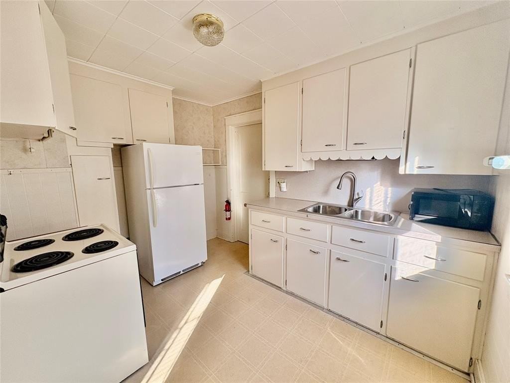 211 Dudley Ave #1 - Photo 3 of 12