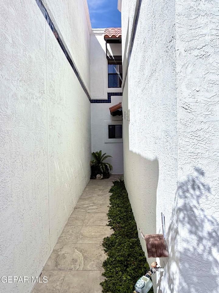 6035 Bandolero Dr Apt C - Photo 3 of 50