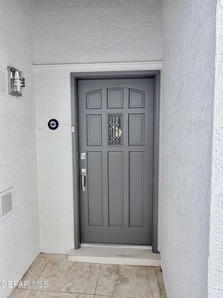 6035 Bandolero Dr Apt C - Photo 4 of 50