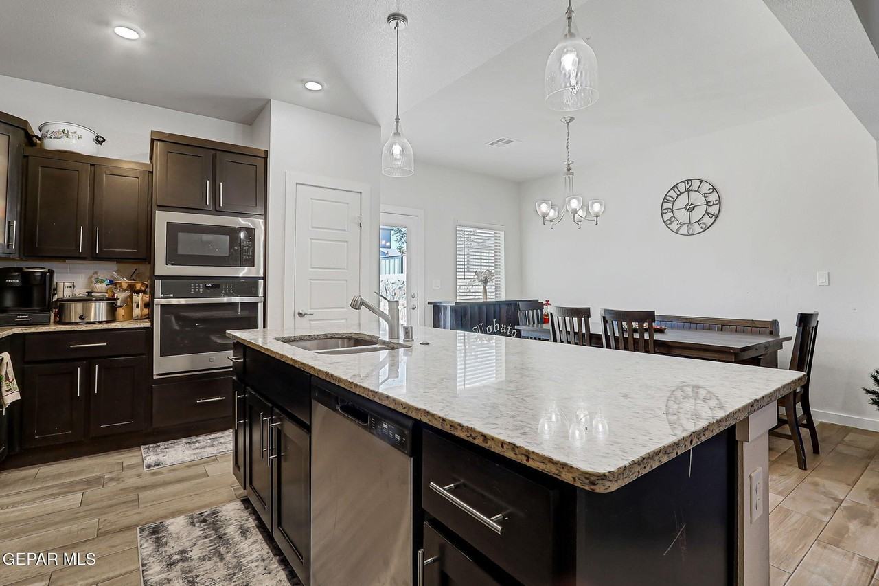 12622 Zollinger Ave - Photo 4 of 20