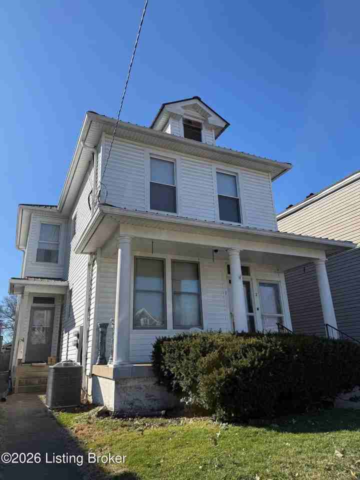 1002 Charles St - Photo 3 of 12