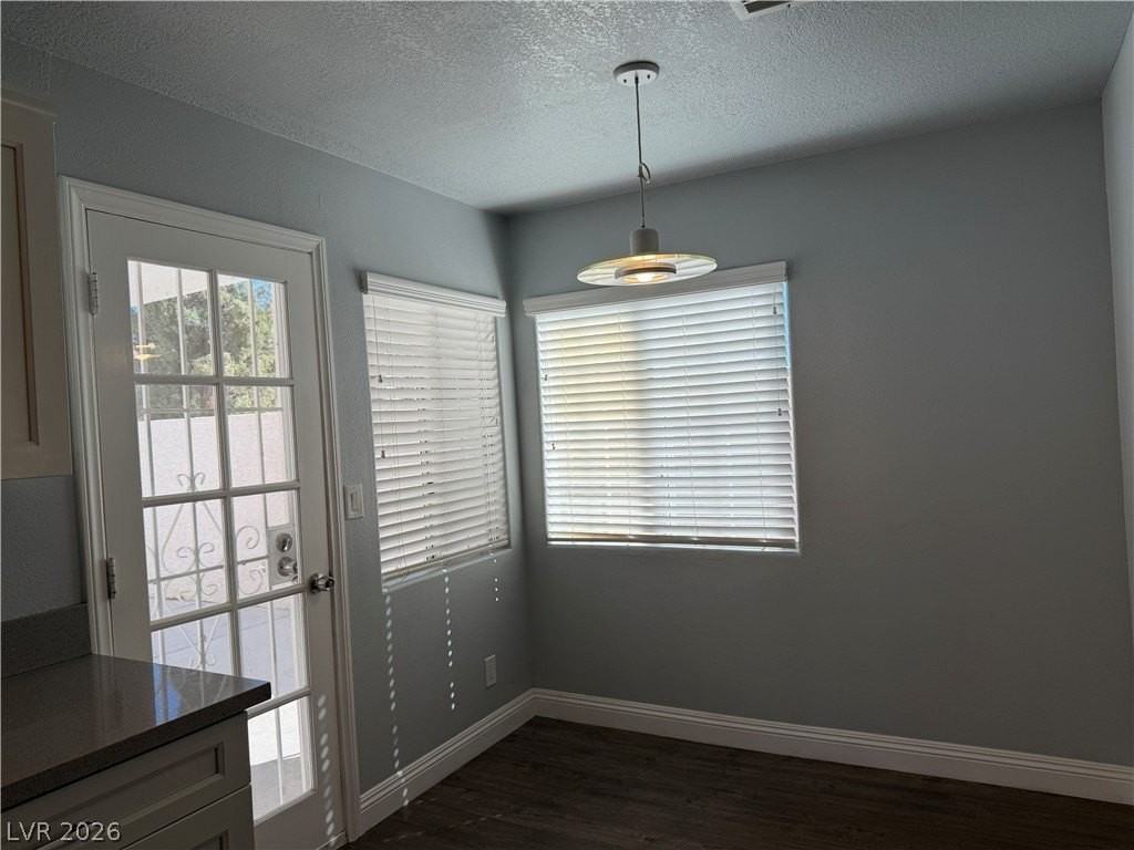 528 S Tomsik St - Photo 5 of 36