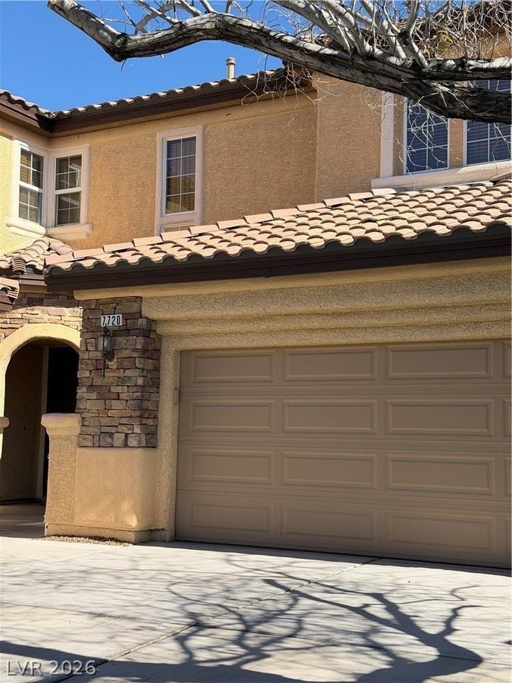 7720 Twin Tails St - Photo 2 of 28