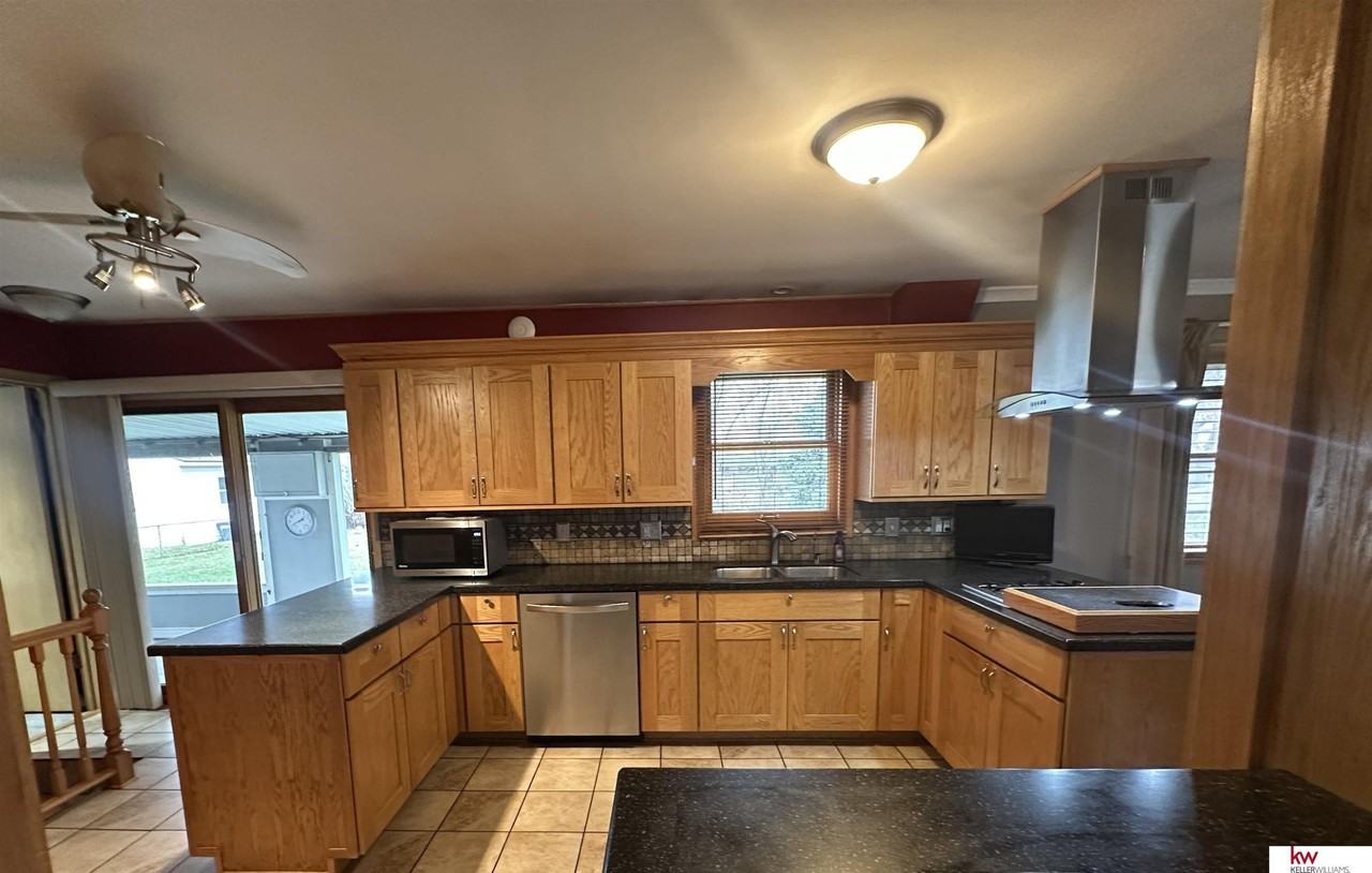 5010 Castelar St - Photo 3 of 18